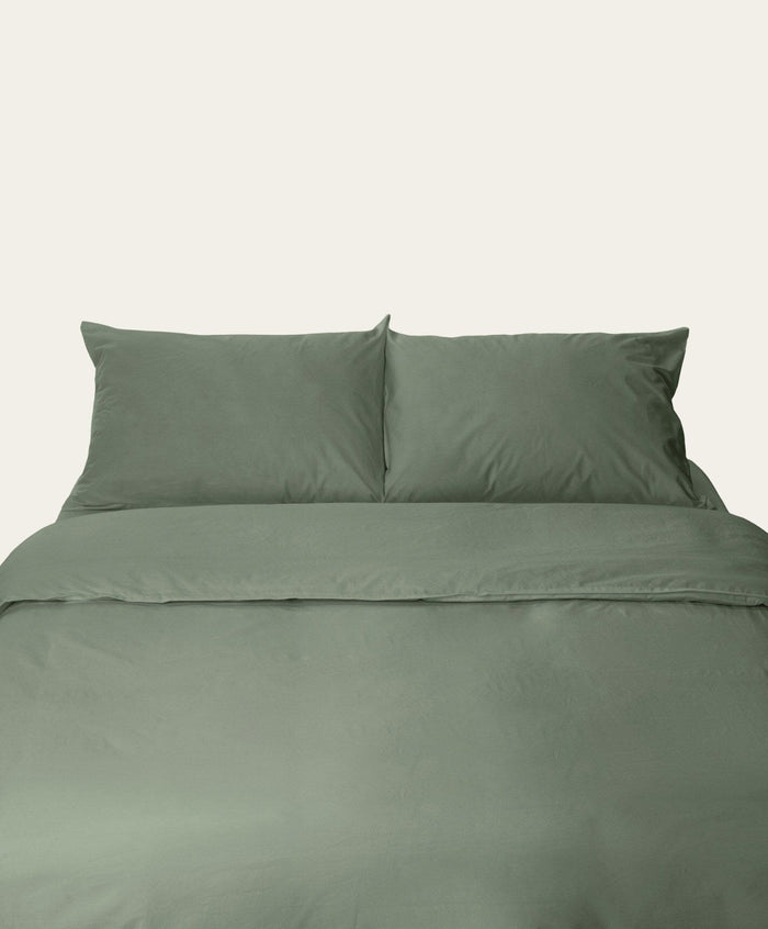 Percale Complete Bed Set by Fable Home, shown in Juniper Green. – #junipergreen/queen #junipergreen/king